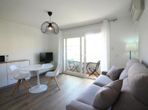 Apartamento renovado en pleno centro de Roses, a 150m de la playa - HISP-228-482